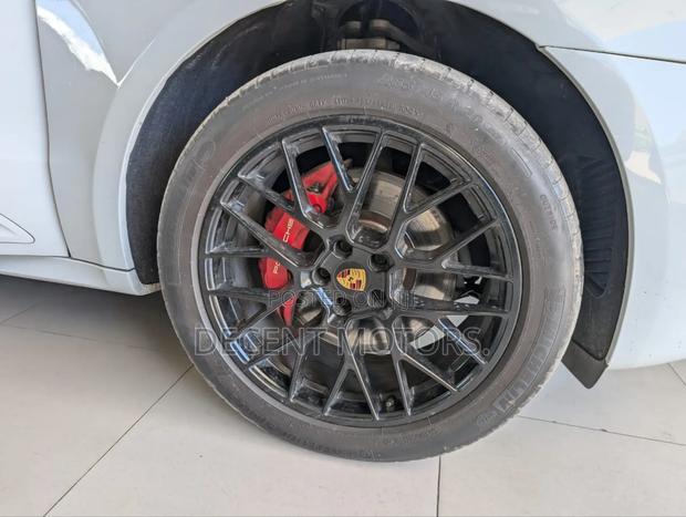 Porsche Cayenne GTS AWD 2018 White