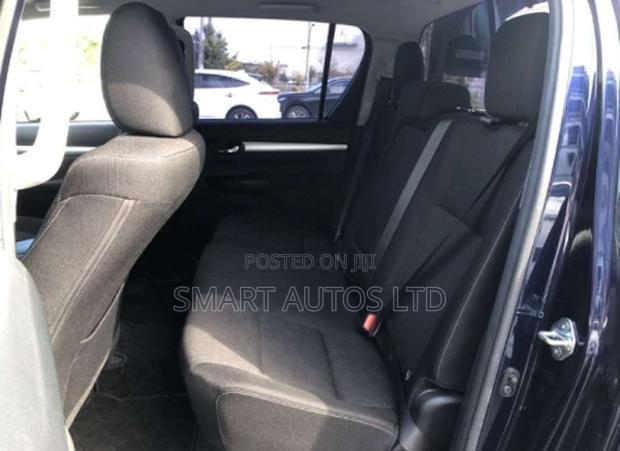 Toyota Hilux 2020 Blue