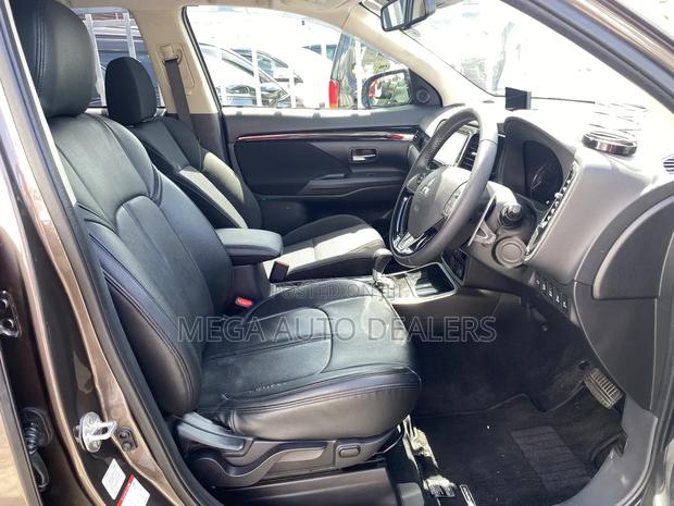 Mitsubishi Outlander 2020 Brown