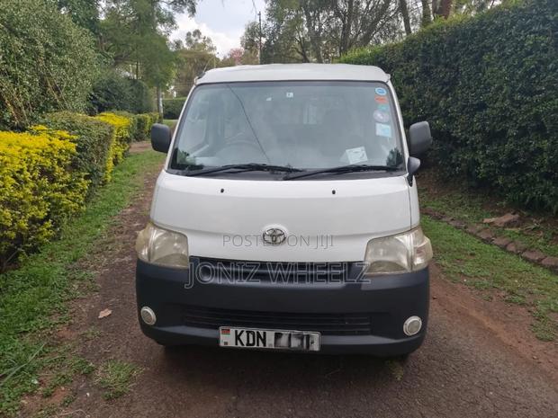 2016 Toyota TownAce White: Affordable & Reliable