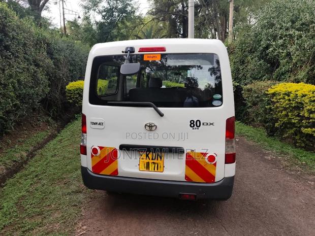 2016 Toyota TownAce White: Affordable & Reliable