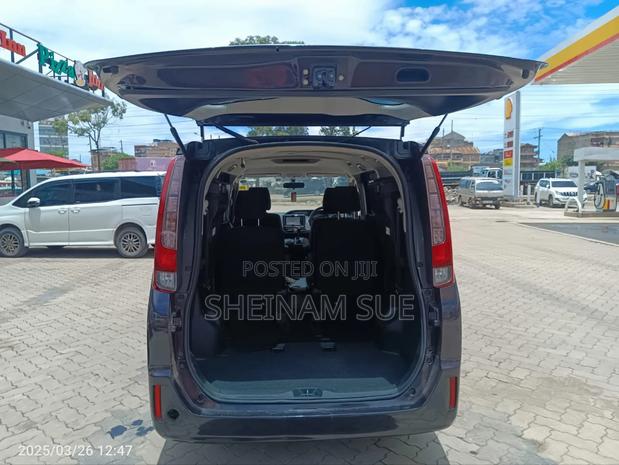 Toyota Noah 2.0 FWD (7 Seater) 2015 Purple