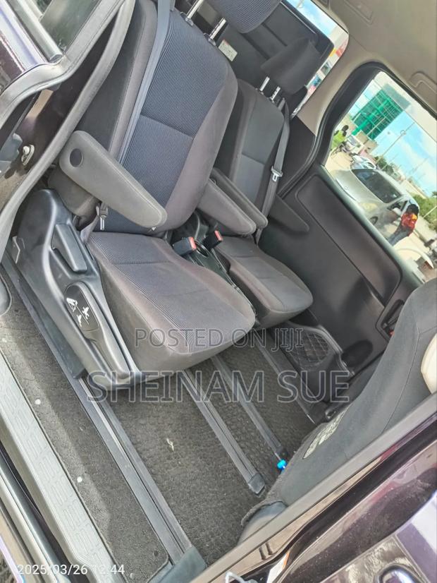 Toyota Noah 2.0 FWD (7 Seater) 2015 Purple