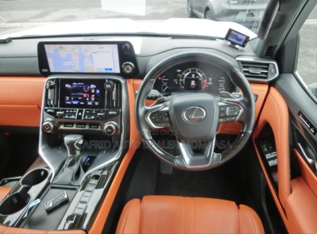 Lexus LX 2022 White