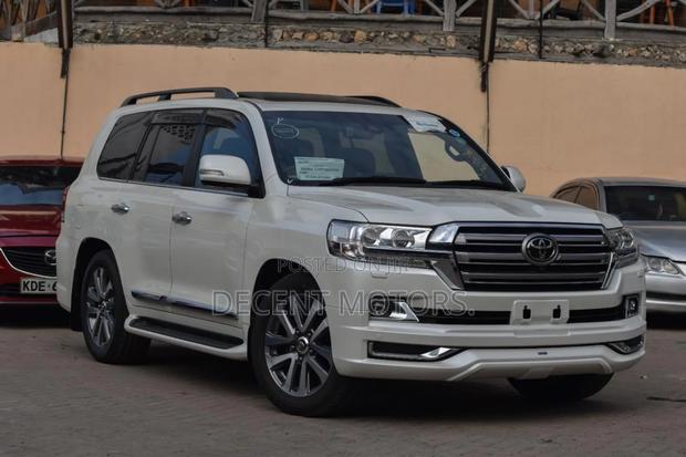 Toyota Land Cruiser 4.6 V8 ZX 2018 White