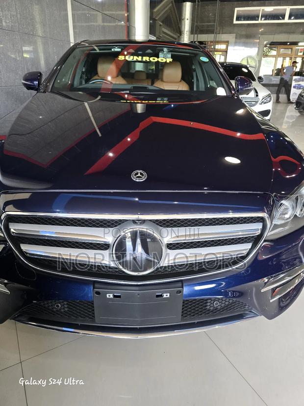 Mercedes-Benz E300 2019 Blue