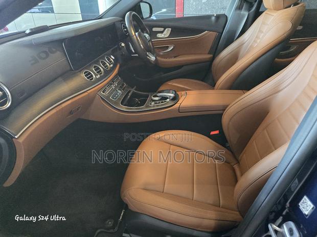 Mercedes-Benz E300 2019 Blue