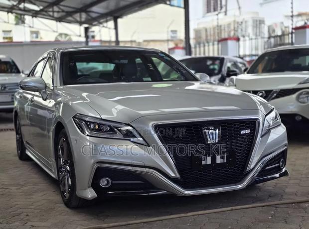 Toyota Crown 2018 Silver