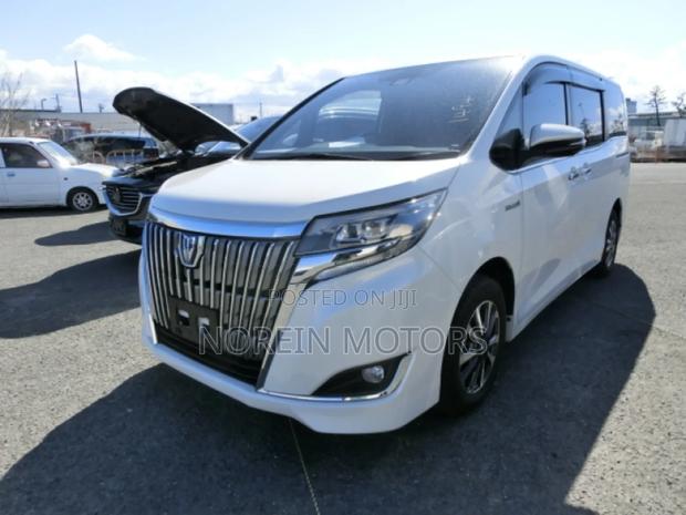 Toyota Esquire 2018 White