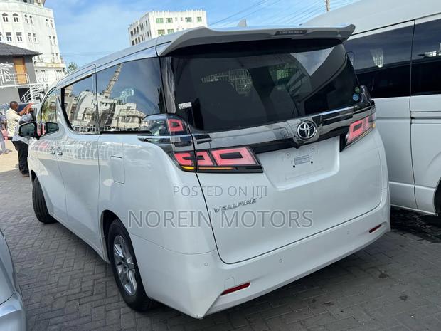 Toyota Vellfire 2019 Off white
