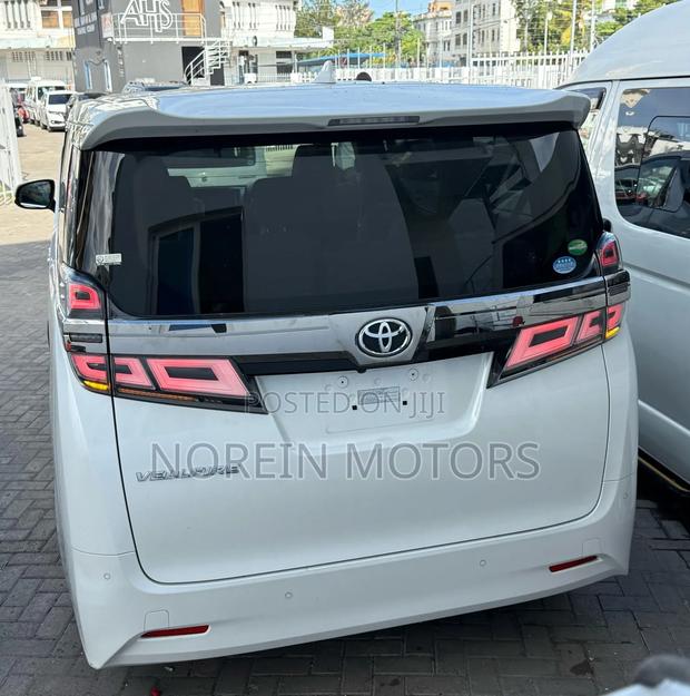 Toyota Vellfire 2019 Off white