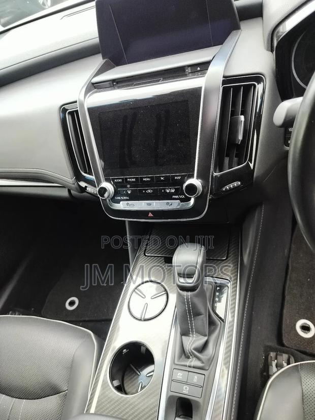 Toyota Crown 2018 Silver