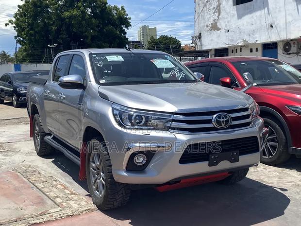 Toyota Hilux 2018 Silver