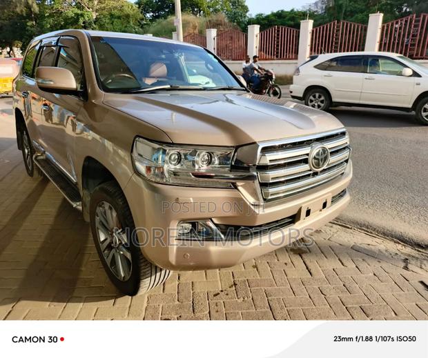 Toyota Land Cruiser 2018 Gold