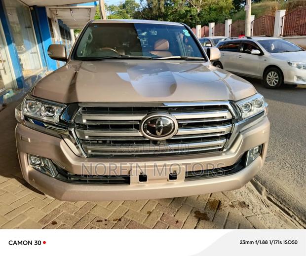 Toyota Land Cruiser 2018 Gold