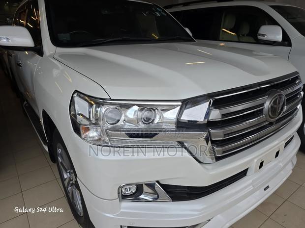Toyota Land Cruiser 2018 Off white