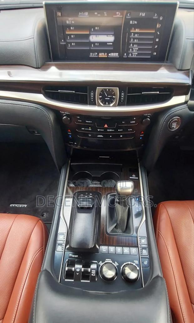 Lexus LX 570 AWD 2018 White