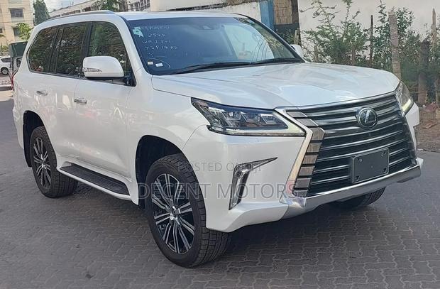 Lexus LX 570 AWD 2018 White