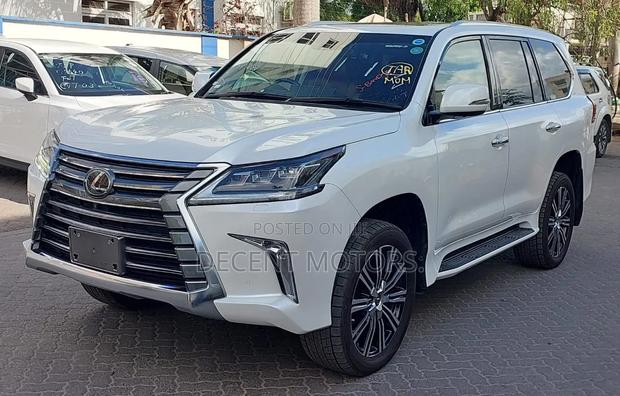 Lexus LX 570 AWD 2018 White