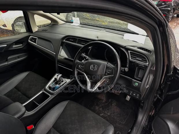 Honda Fit Shuttle 1.5 G 2WD 2018 Black