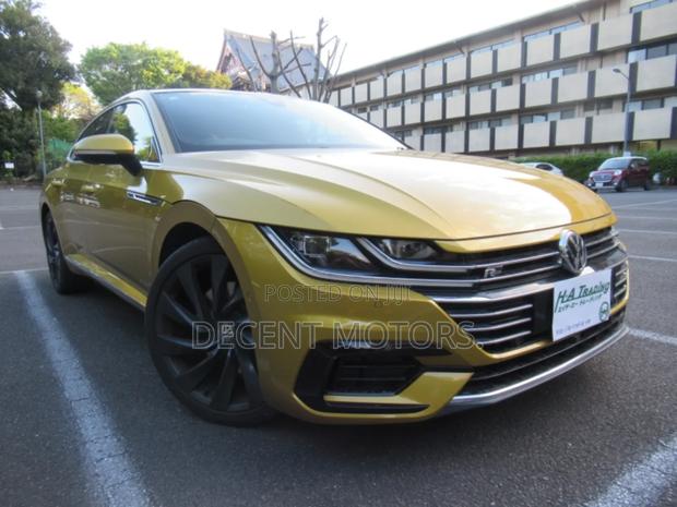Volkswagen Arteon 2.0T SEL R-Line w/19 AWD 4MOTION 2019 Yellow