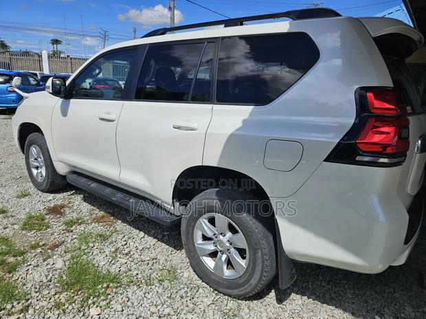 Toyota Land Cruiser Prado 2018 White
