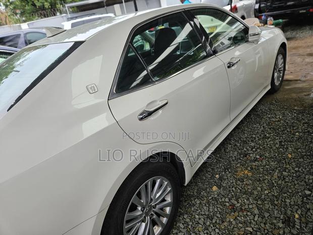 Toyota Crown 2018 White