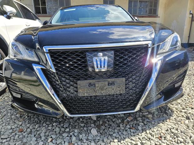 Toyota Crown 2018 Black