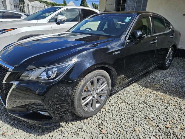 Toyota Crown 2018 Black