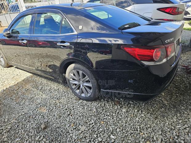 Toyota Crown 2018 Black