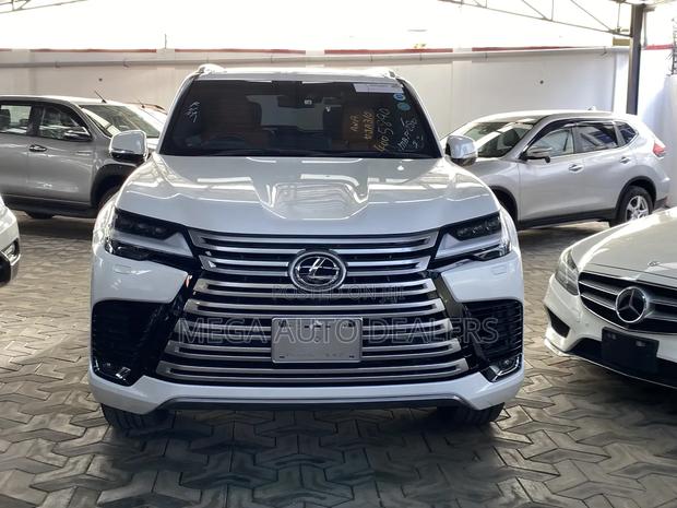 Lexus LX 2022 White