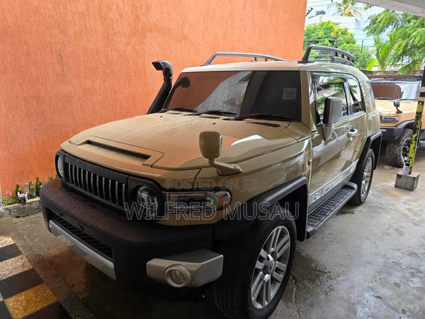 Toyota FJ Cruiser 2018 Brown