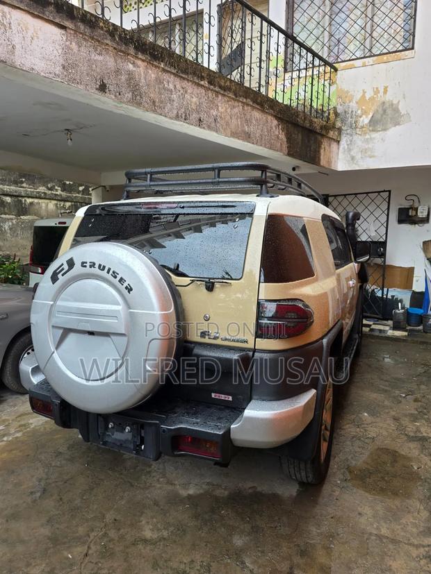 Toyota FJ Cruiser 2018 Brown