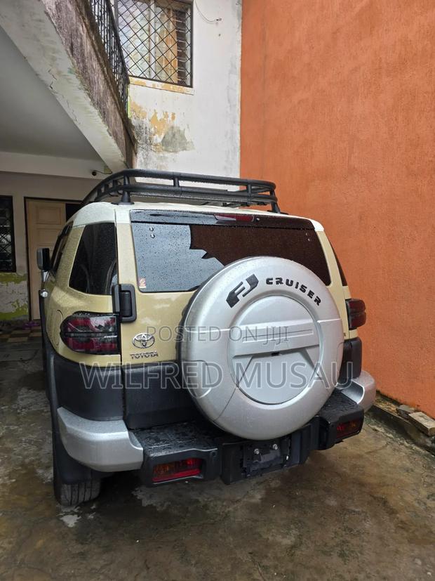 Toyota FJ Cruiser 2018 Brown