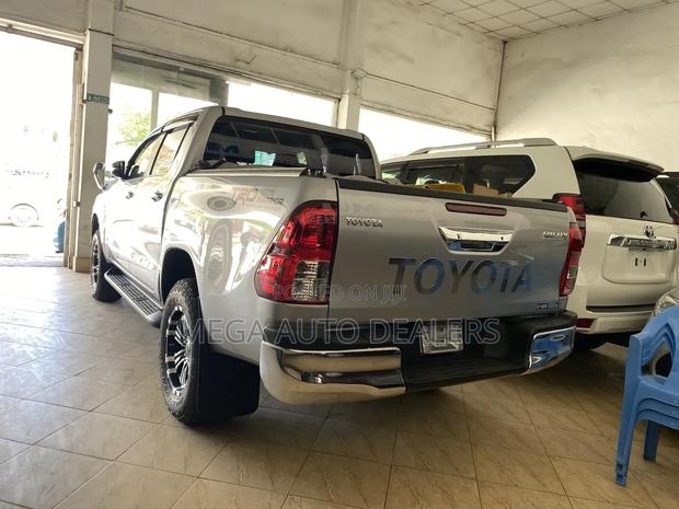 Toyota Hilux 2018 Silver