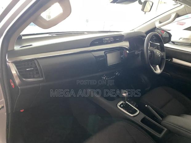 Toyota Hilux 2018 Silver