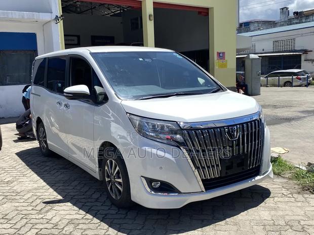 Toyota Esquire 2018 White