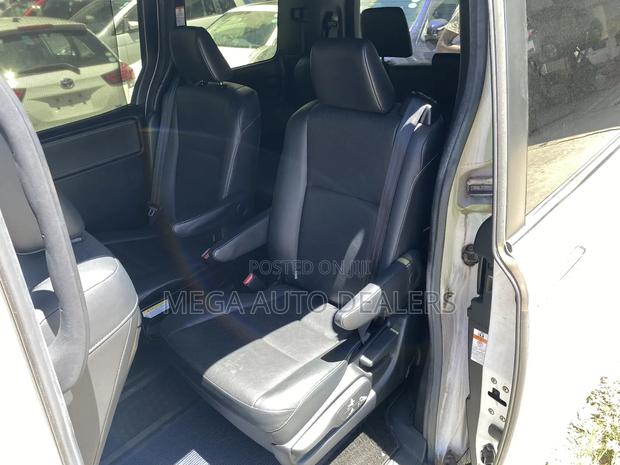 Toyota Esquire 2018 White