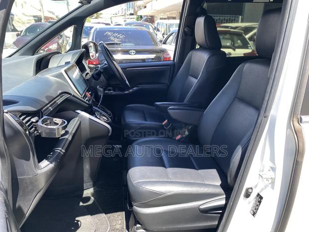 Toyota Esquire 2018 White