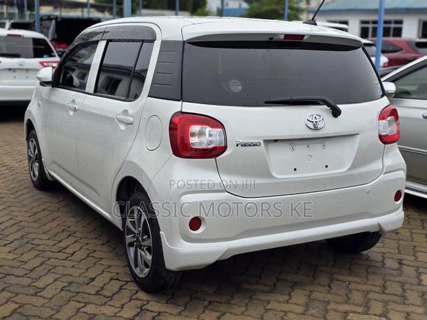Toyota Passo 1.0 FWD 2018 White