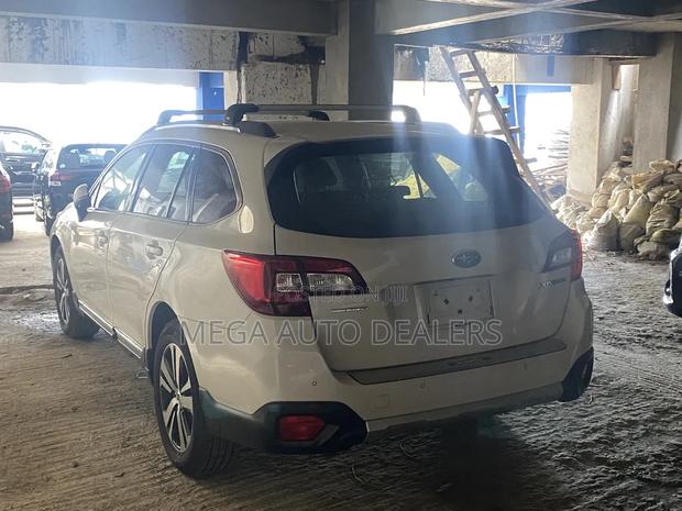 Subaru Outback 2018 Off white