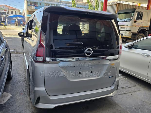 Nissan Serena 2018 Silver