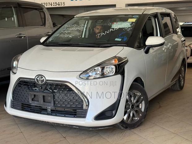 Toyota Sienta 2019 Off white