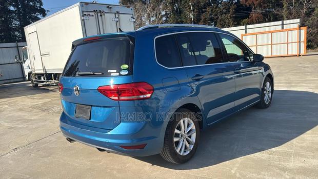 Volkswagen Touran 2019 Blue