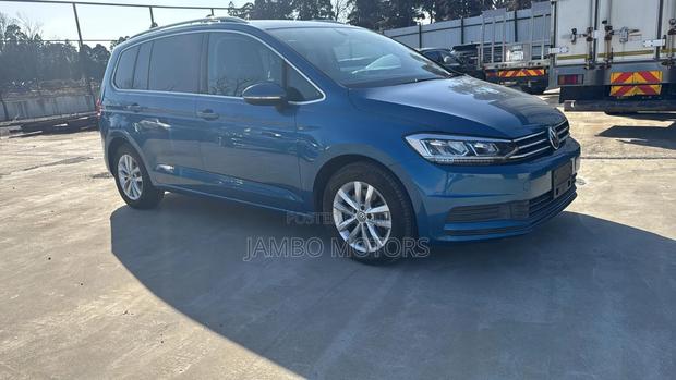 Volkswagen Touran 2019 Blue