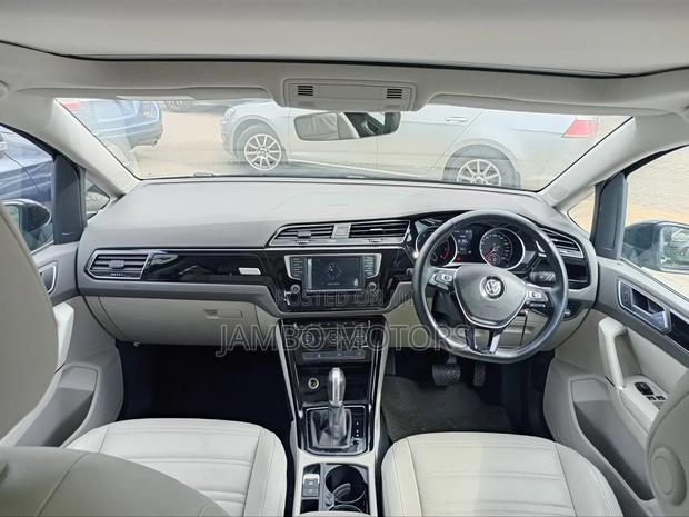 Volkswagen Touran 2018 Black