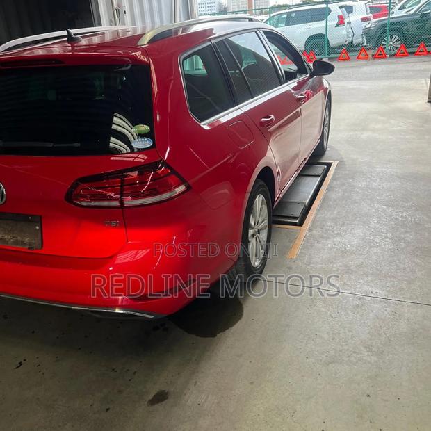 Volkswagen Golf Variant 2018 Red