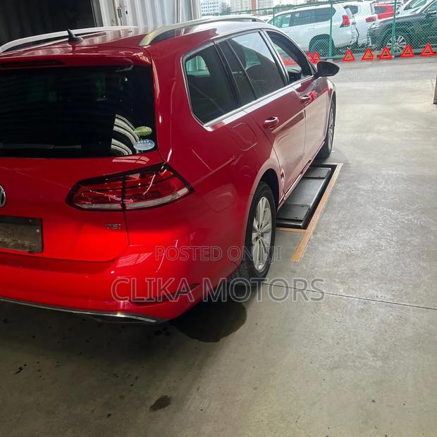 Volkswagen Golf Variant 2018 Red