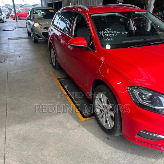 Volkswagen Golf Variant 2018 Red