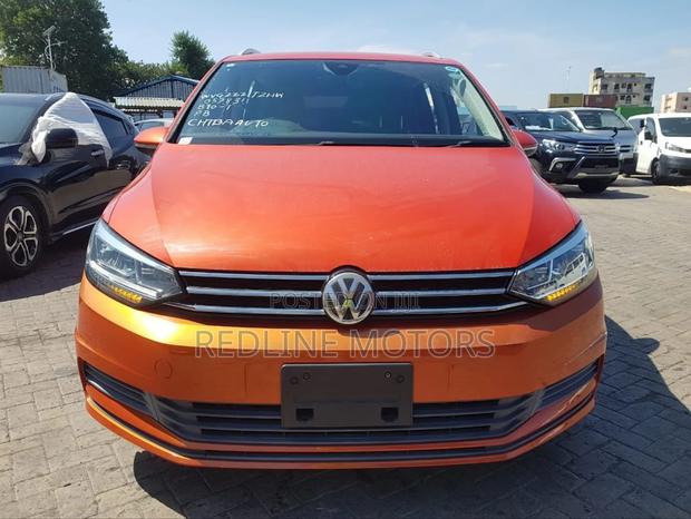 Volkswagen Touran 2018 Orange